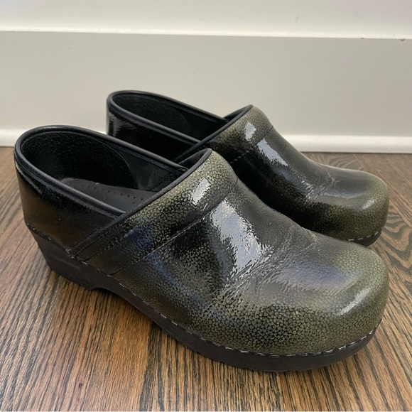 Sanita green and black danish clogs size 41/10 - Picture 1 of 9